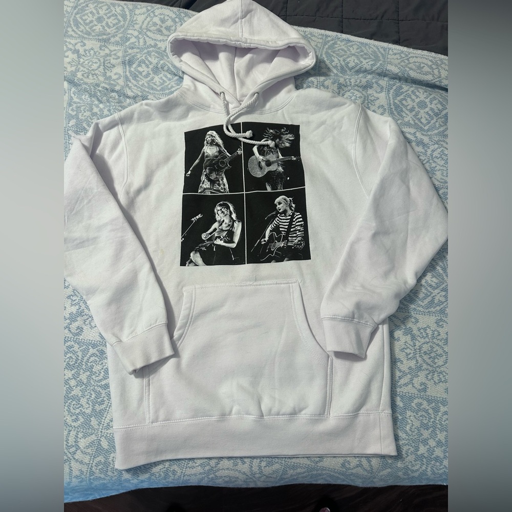 Taylor Swift Eras Tour white Hoodie Sz M black graphics